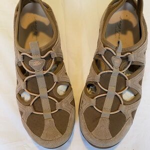Easy Spirit Tan Athletic Sandals